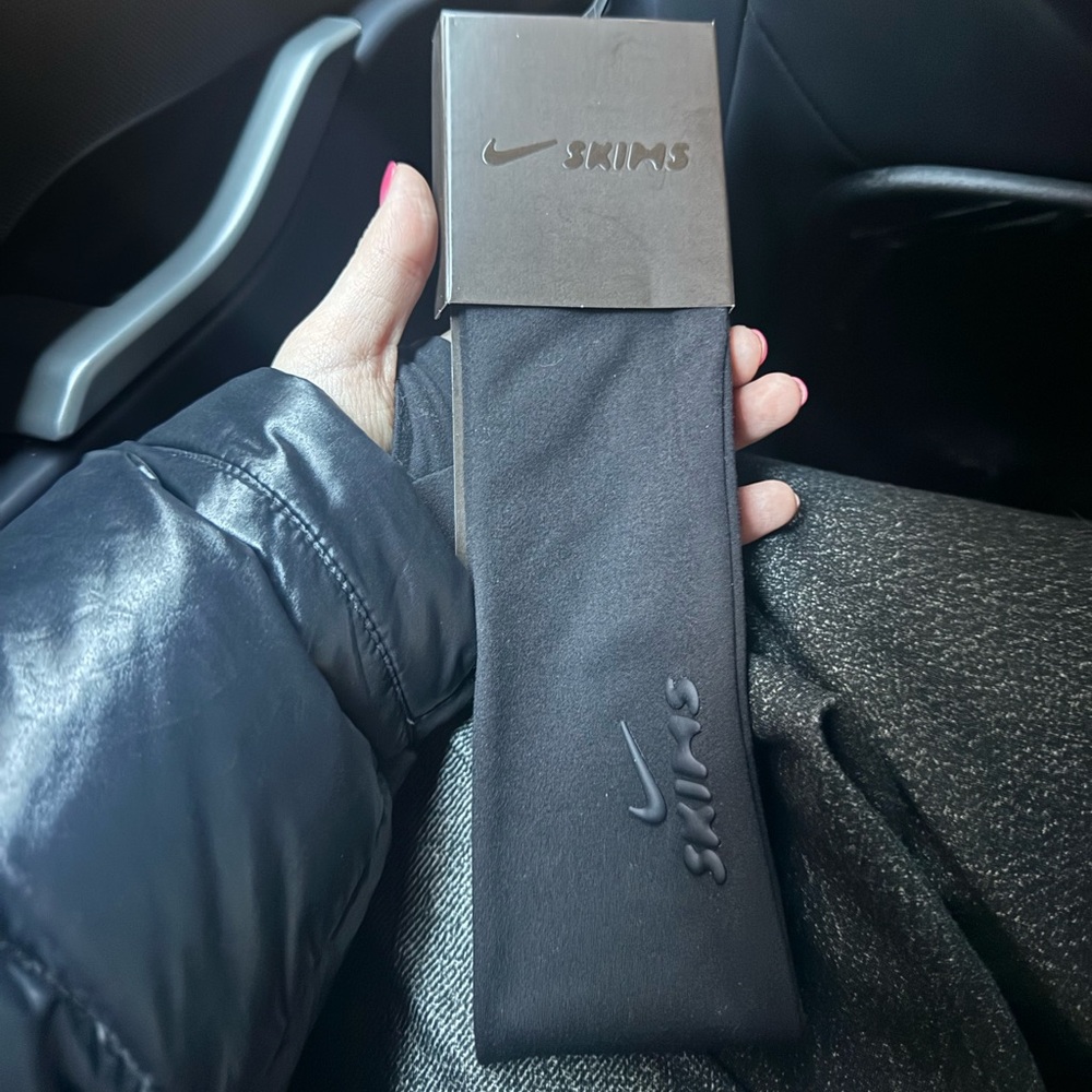 SKIMS X NIKE ONYX BLACK HEADBAND